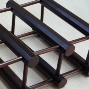 10 Raca Fíon Buidéal i Mahogany