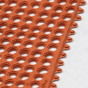 Comhcheangal rubair SBR Mata rubair draenála do ionaid saoire sciála agus do thírdhreach