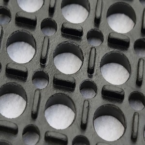 Frithdhópáil mataí ionsúire turraing rubair ag draenáil mataí urláir rubair don óstán