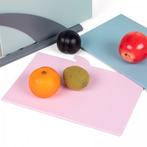 30 * 22.5 * Bord gearrtha glasraí plaisteacha 0.5cm 4 phíosa leagtha síos le sealbhóir