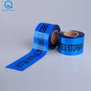 Scragall alúmanaim na hAstráile adhlactha STORMWATER Téip Rabhaidh faoi Thalamh; SEWER Téip Rabhaidh Underground; TÓGÁIL DÓITEÁIN Téip Rabhaidh faoi Thalamh