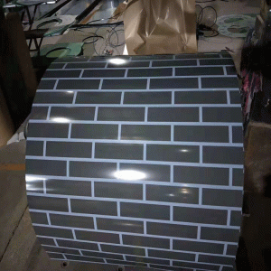 Bord priontála daite atá brataithe