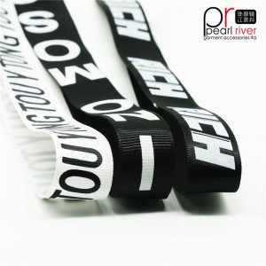 Téip ar ardchaighdeán dubh \u0026 bán