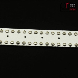 Strapa crios leathair is déanaí Bán le búcla miotail