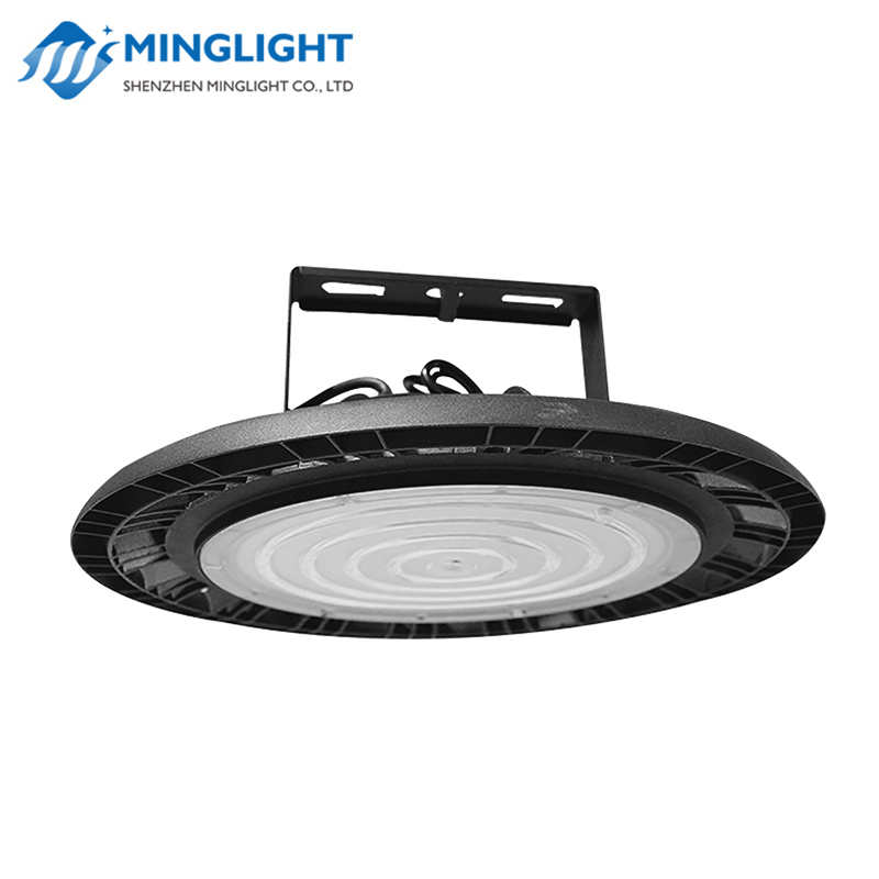 Faoi stiúir Solas Ard-Chuan HBX 240W