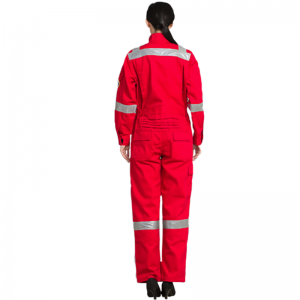 Ba chóir éadaí oibre a oiriúnú, gan iad a cheannach