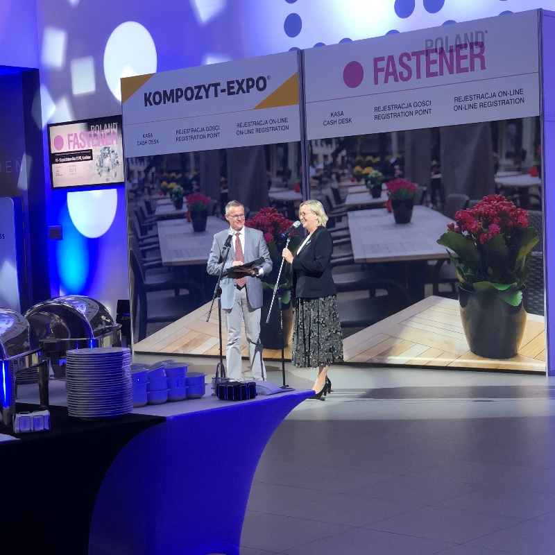 Taispeántas na Polainne