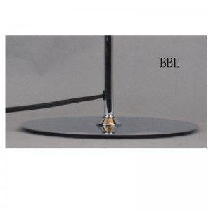 Lampa tábla le scáth miotail agus bonn cothrom