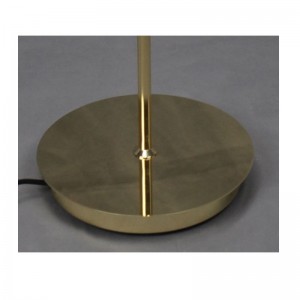 Lampa urláir le scáth miotail agus feidhm a choigeartú