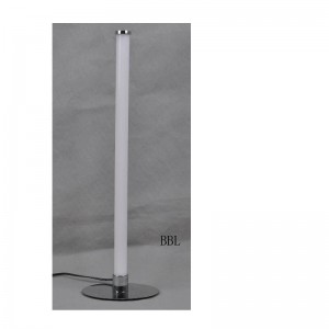 Lampa lampa faoi stiúir le feadán díreach aicrileach