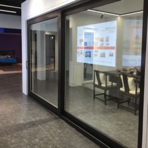 Doras sleamhnáin gloine