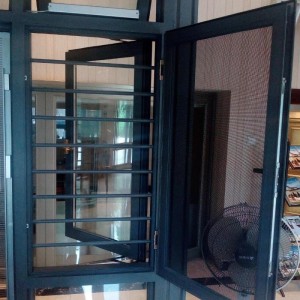 Fuinneog glan scáileán mosquito alúmanaim