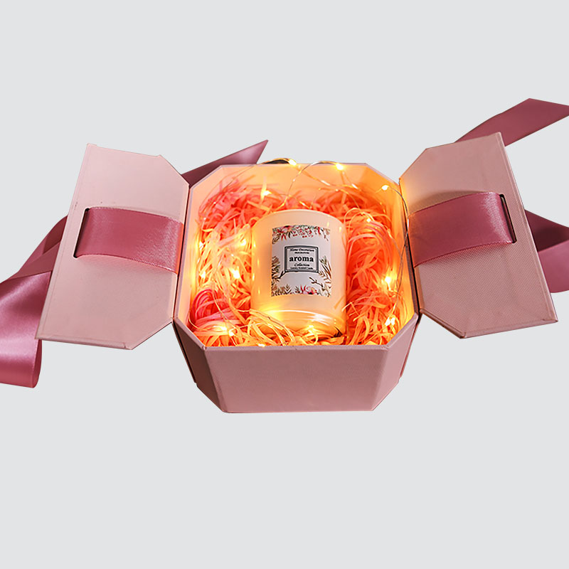 Bosca Bronntanais Bándearg Bowknot Bándearg múnlaithe Bosca Bronntanais Seacláid Chorn Candle Flap