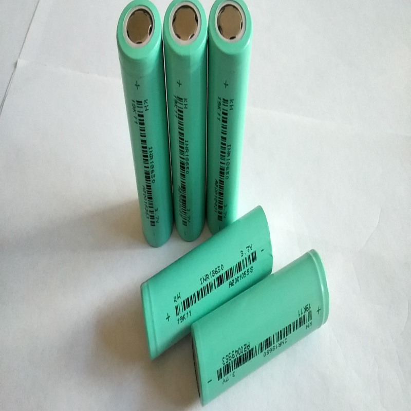 18650 ceallraí litiam-ian 2000mAh 3.7V