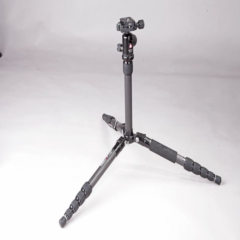 Turas Gairmiúil Snáithín Carbóin Iniompartha Kingjoy Tripod Grianghraf le ceann Tripod Ceamara 1/4 le haghaidh Ceamaraí Canónta Nikon DSLR