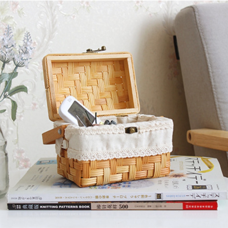 Puidust kootud korv kaanega