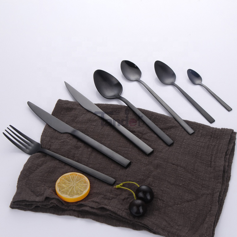 Roostevabast terasest mustad lauanõud, metallkeraamilised, plaatidega sepistatud, titaanist peened söögiriistad, mustad söögiriistad