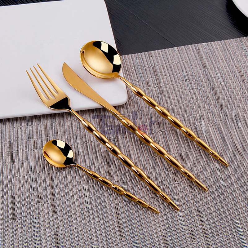 Flatware 24 Píosa 304 Cruach Dhosmálta 24 Pcs Sceanra Socraithe Bosca Adhmaid