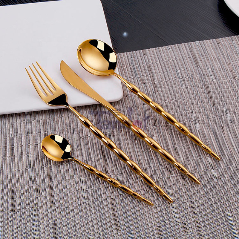 Flatware 24 Píosa 304 Cruach Dhosmálta 24 Pcs Sceanra Socraithe Bosca Adhmaid