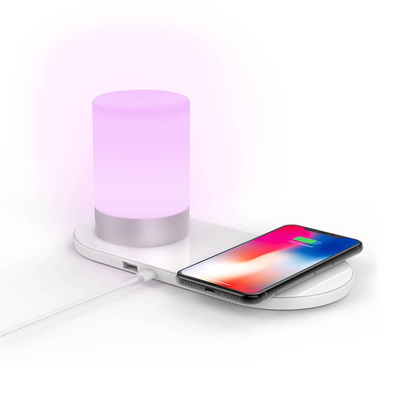 RGB Lamb traadita laadimisega jaamaga (iPhone või Androidtelefon)