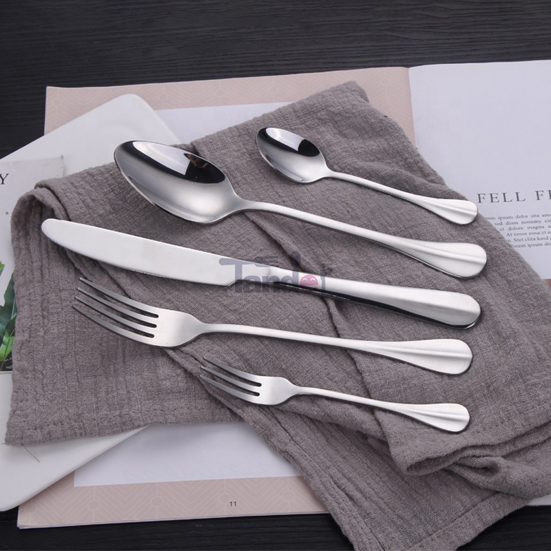 18PCS Mirror Polishing Tableware Set Utlensel Set, Knives, Forks, Spoons for Home and Restoran