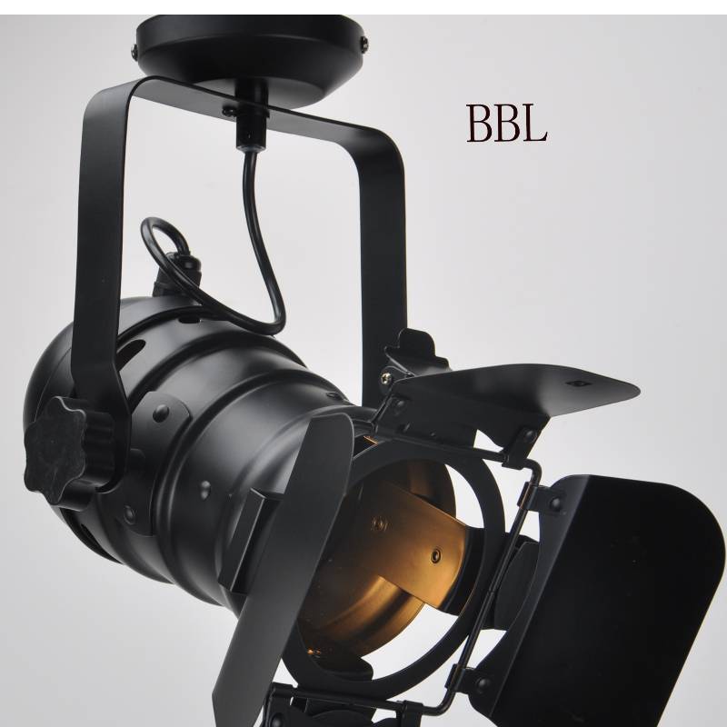 Is féidir le solas spota scannáin-1 le clúdach agus lúibín U, treo a choigeartú