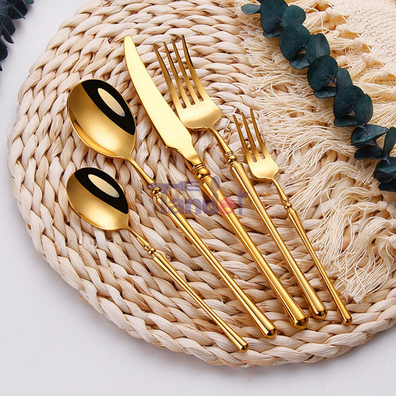 Elegantne kullapuru, roostevaba terasest lõikeriistad, komplekti lusikad, kahvlid ja noad sündmusteks