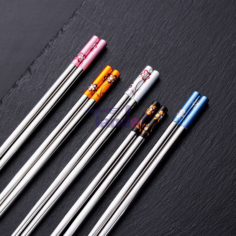 Patrún Réaltaí Dathacha Bialann Galánta Stíl Diamant Babhta 23cm 304 Chopsticks Cruach Dhosmálta Mórdhíola Díreach le Díol