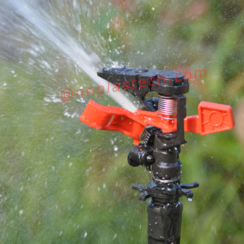 Sprinklers impulse talamh feirme faiche gairdín plaisteach inoiriúnaithe agus uillinn spraeála