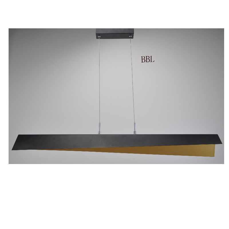 Lampa pendant faoi stiúir le scáth miotail agus ór istigh