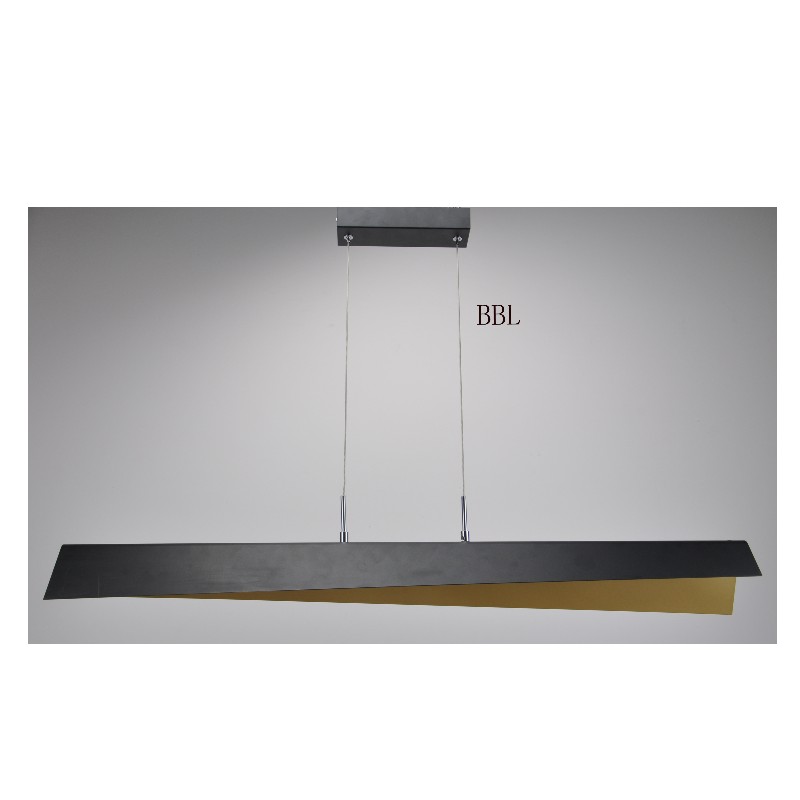 Lampa pendant faoi stiúir le scáth miotail agus ór istigh
