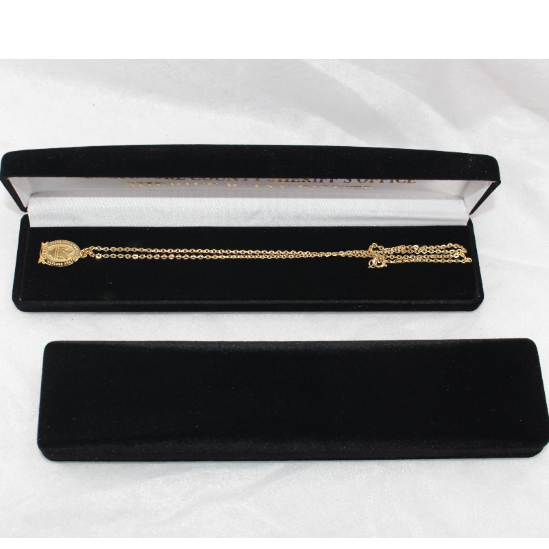 Bosca veilbhit dubh mórdhíola saincheaptha D-11 le haghaidh suaitheantas & muince