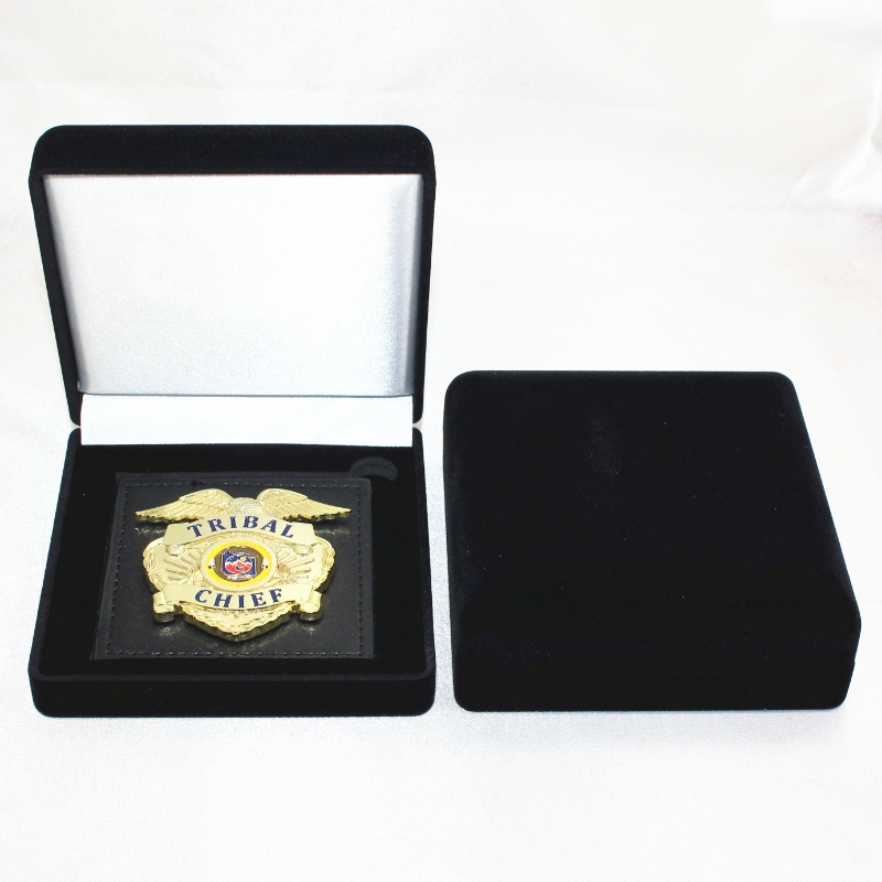 Mír D-33L cruth babhta Bosca Velvet le haghaidh mona, bonn & suaitheantas, mm. 100 * 100 * 39mm, meáchain thart ar 96g