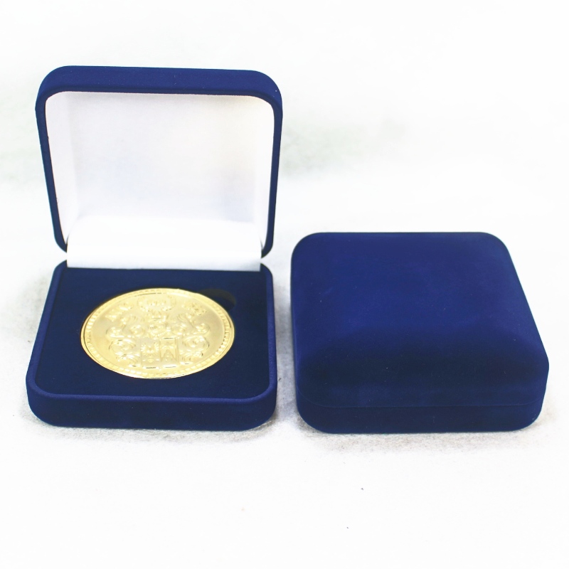 Mír F-80 Bosca Velvet cruth babhta le haghaidh mona, suaitheantas & bracelet, srl., Mm. 90 * 95 * 38, meáchain thart ar 86g