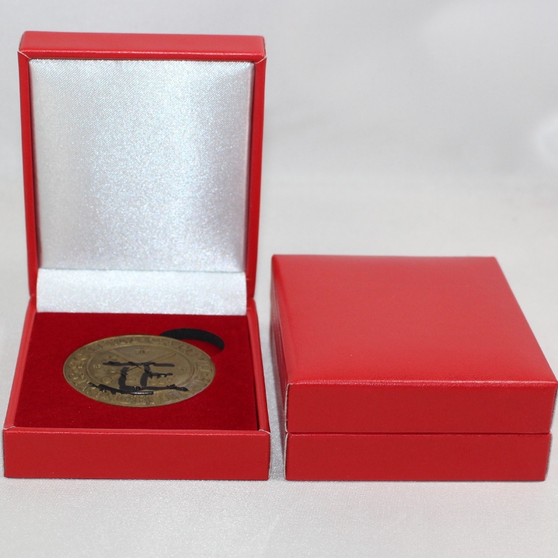 Mír V-17 cearnach Leatherette Bosca páipéir le haghaidh mona 45 * 53 mm, suaitheantas, cufaí, gearrthóg sparán srl. Mm. 68 * 80 * 30, meáchain thart ar 62g