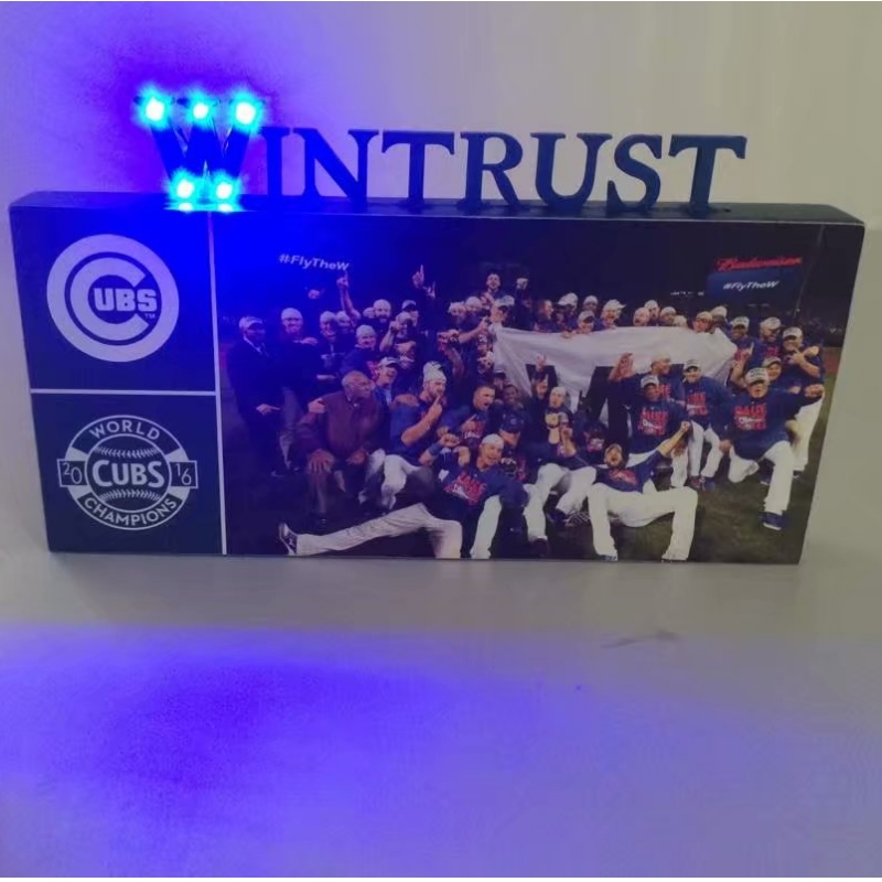 Wooden Cubs Wintrust Video Laud LED-kirjadega tuled
