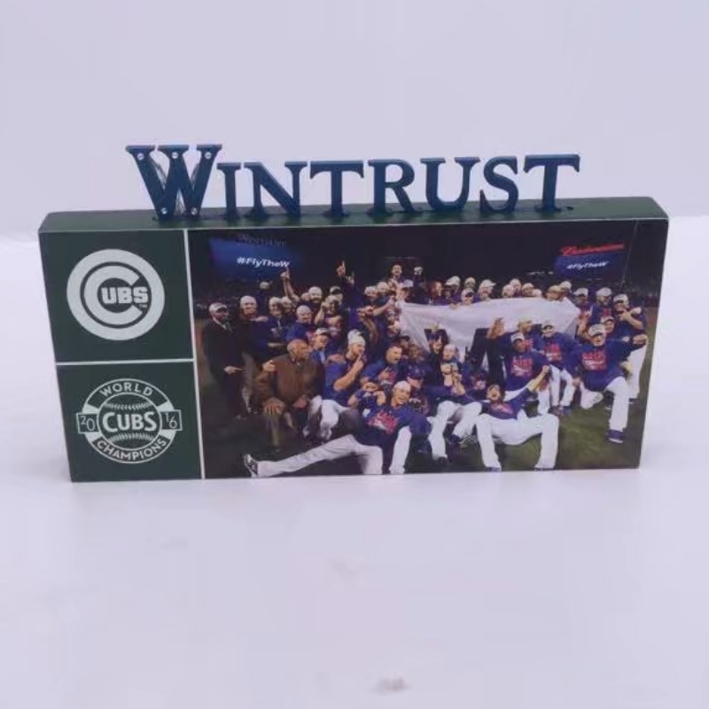 Wooden Cubs Wintrust Video Laud LED-kirjadega tuled