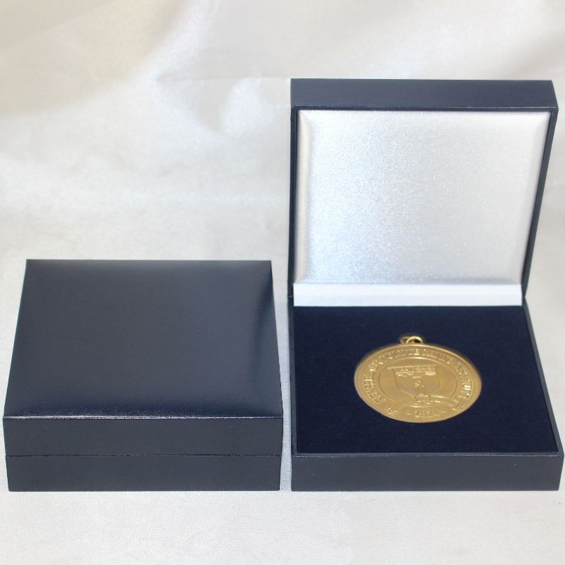 Mír V-22 cearnach Leatherette Bosca páipéir le haghaidh mona 90 * 90mm, suaitheantas, bonn srl. Mm.128 * 128 * 50, meáchain thart ar 191g