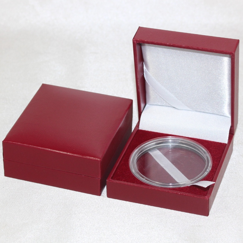 V-04 ruuduline PU Nahkkarp mündi ja ametimärgi, mansetinööbi, lipsuklambri vms jaoks.63*68*28, kaalud umbes 50g