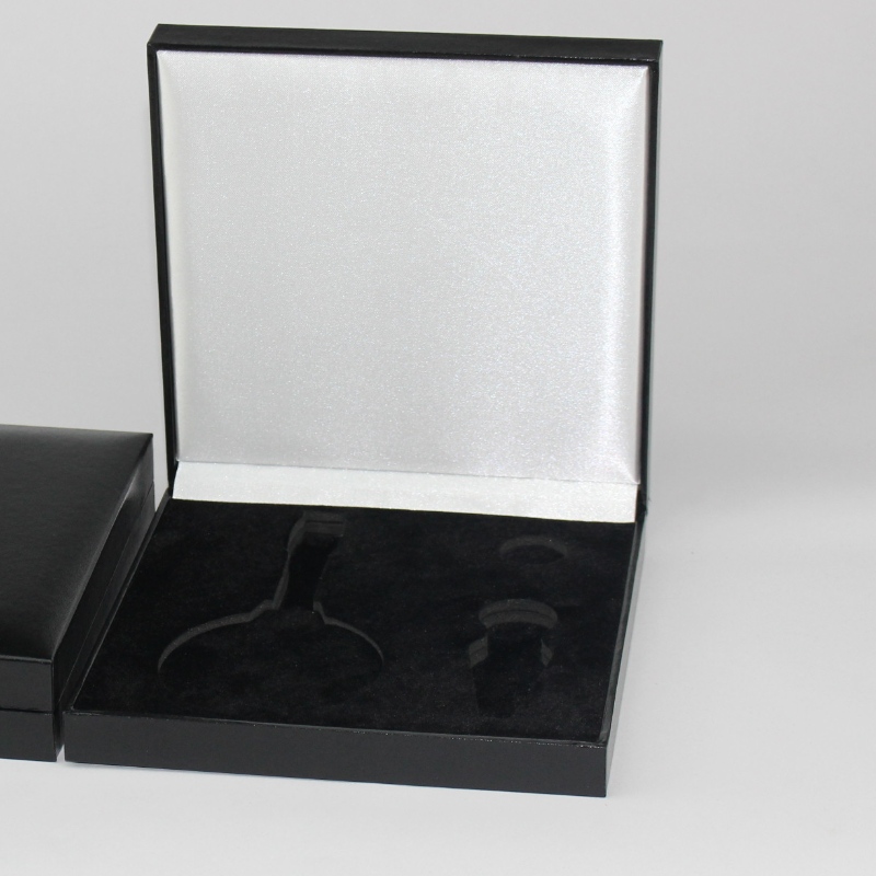 Element V-23 ruudukujuline PU nahast kast 120*120mm mutipmündid, medalid ja märgid jne mm.160*160*38, raskused umbes 280g