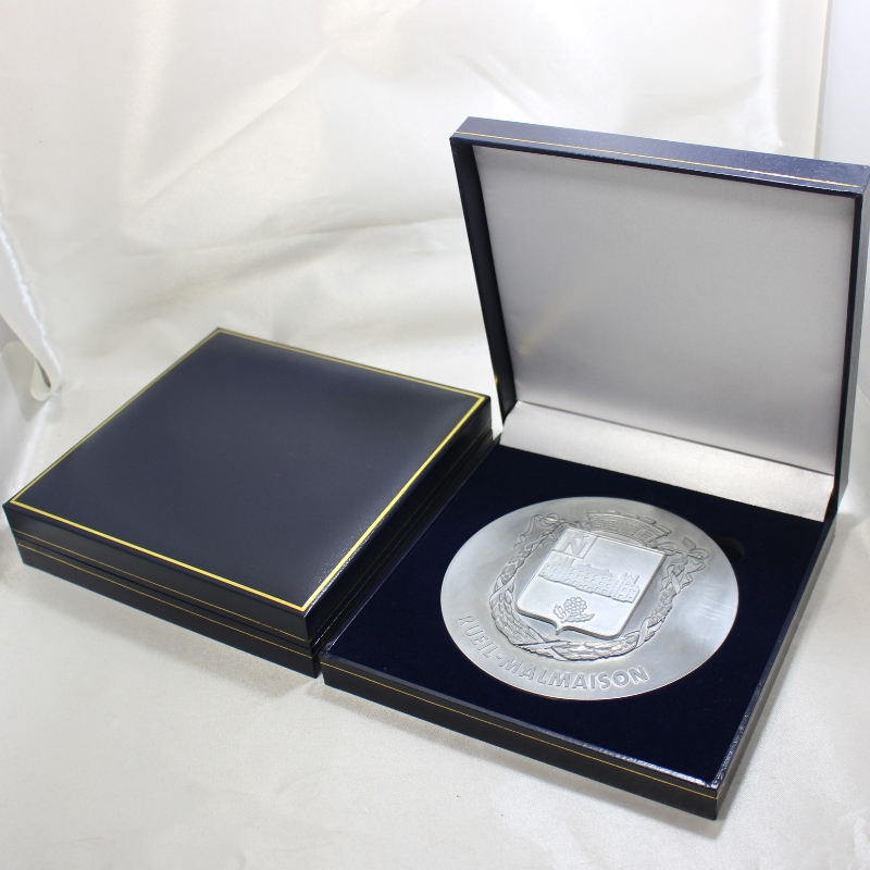 Element V-23 ruudukujuline PU nahast kast 120*120mm mutipmündid, medalid ja märgid jne mm.160*160*38, raskused umbes 280g