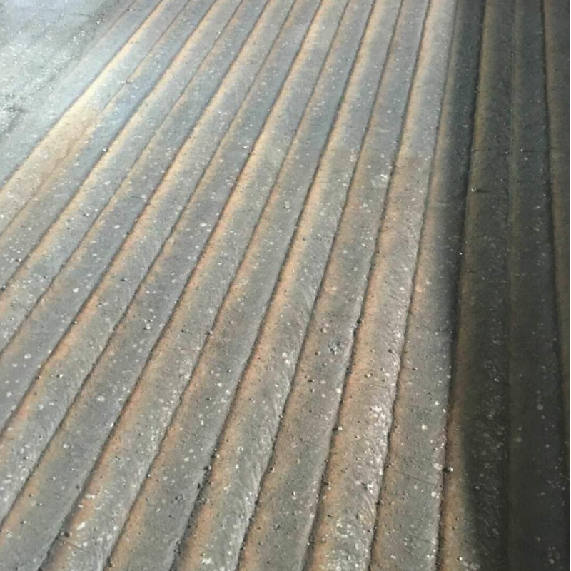 Pláta cruach atá frithsheasmhach ó chaitheamh