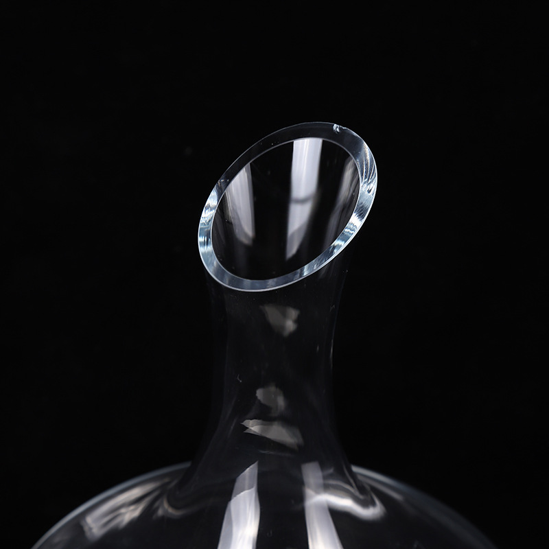 Is féidir Gloine Trédhearcach Decanter Fíon Nua 2020 Decanter Fíon Tilted Simplí Gan Láimhseáil a Shaincheapadh le haghaidh Mórdhíola
