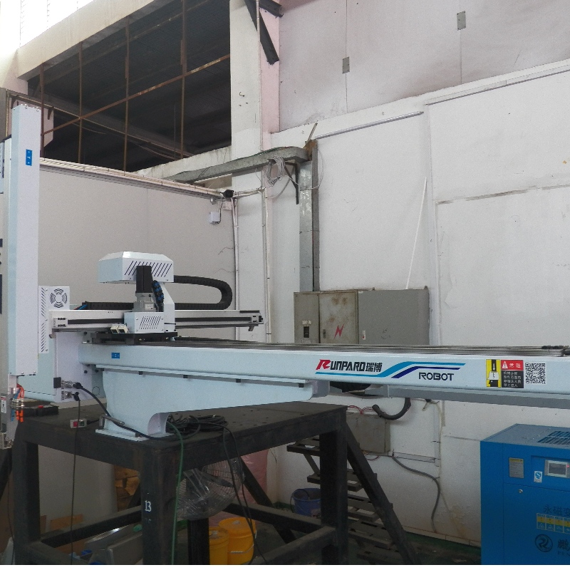 Sraith manipulator traverse servo triaxial-Taut-head -RN