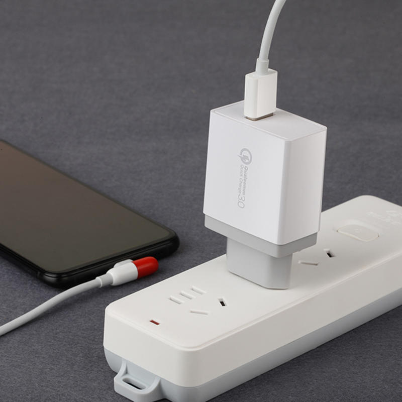 Luchtaire Balla Usb Breiseán Fast Charger UK le haghaidh Charger Taistil USB UK UK Plug QC3.0