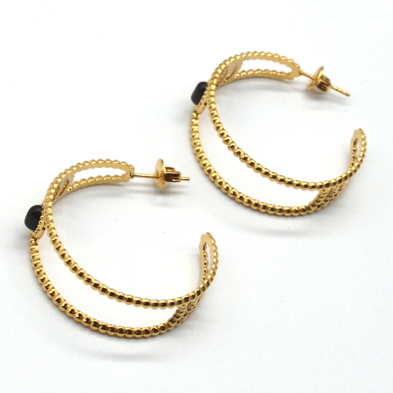 Fáinní cluaise fonsa óir, cluaise fonsa cruth C, agate dubh, cluasa íogaire ban, seodra hypoallergenic, monarcha próiseála seodra Ruifanbao na Síne