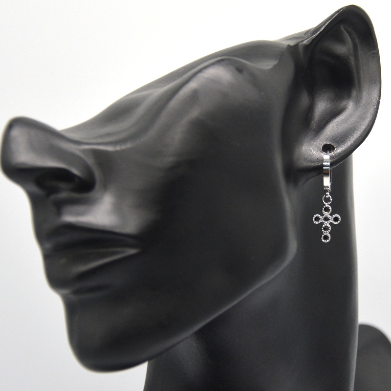 Fáinní cluaise airgid airgid ingne zirconia ciúbach socrú cluaise ciorcail bheaga ag crochadh monarcha próiseála seodra Ruiseanbao na Síne trasna