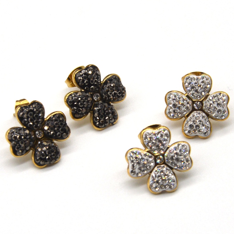 Is breá le cluaise seamair ceithre duilleog, atá oiriúnach do chailíní agus do mhná, cluaise dubh \/ bán cruth croí, monarcha próiseála seodra Ruifanbao na Síne