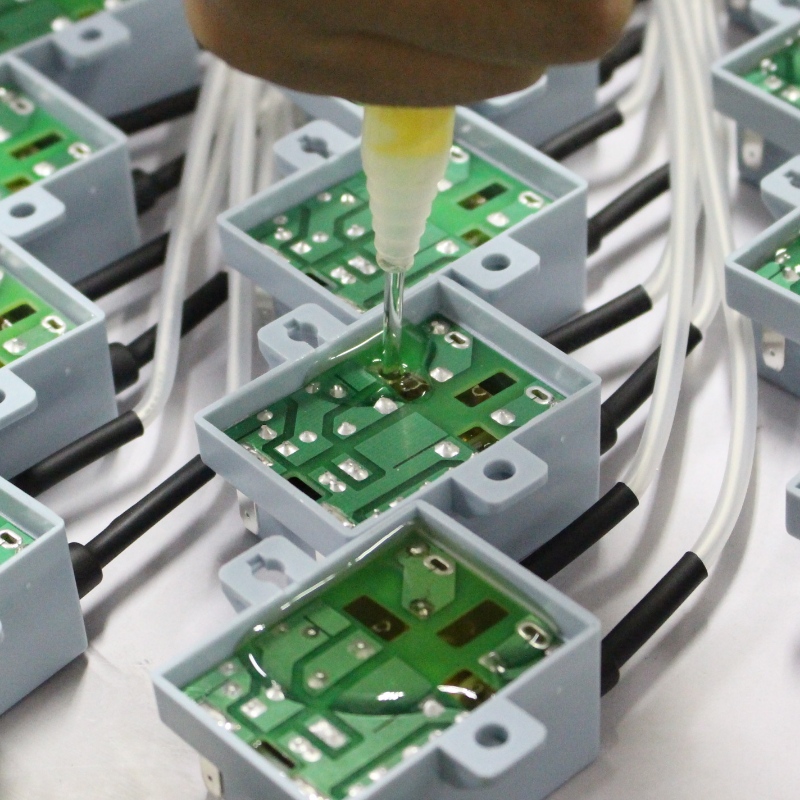 Pottsiliim tootja: kas sa tead, mis põhjustab ebaühtlase valava liimi?