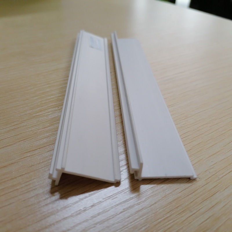 Monaróir na Síne do phróifíl cainéal pvc l próifíl cruth pvc l stiall pvc l le haghaidh maisiú foirgneamh